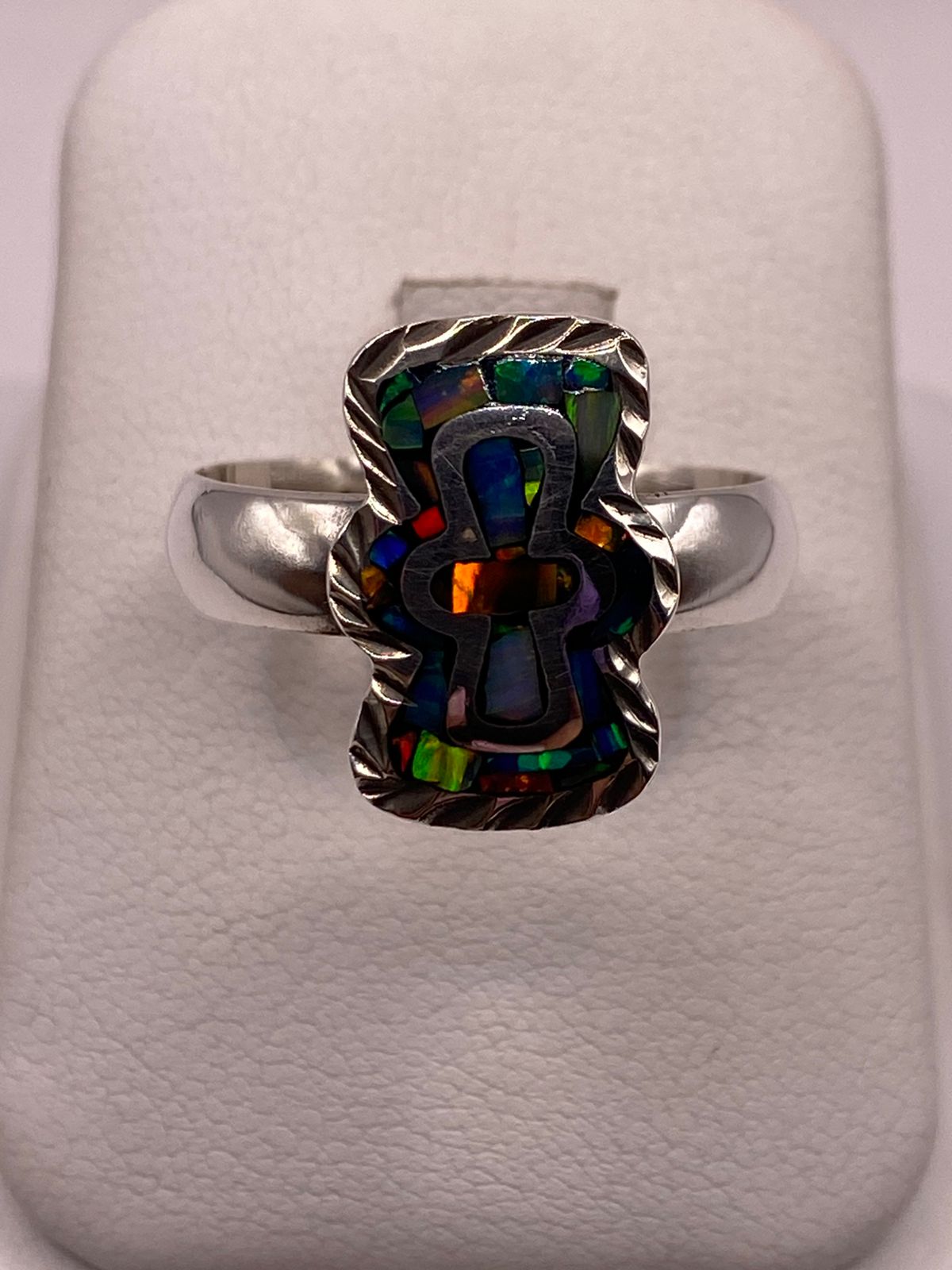 Anillo Cruz Moderna con Ópalo de Fuego Multicolor en Plata Ley .950