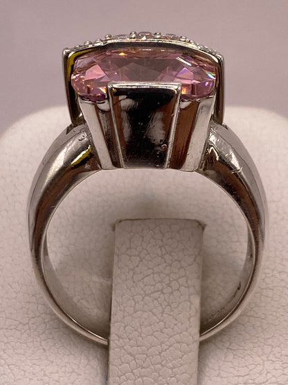 Anillo Cuadrado con Zirconia Rosa en Plata Ley 925, vista de detalle