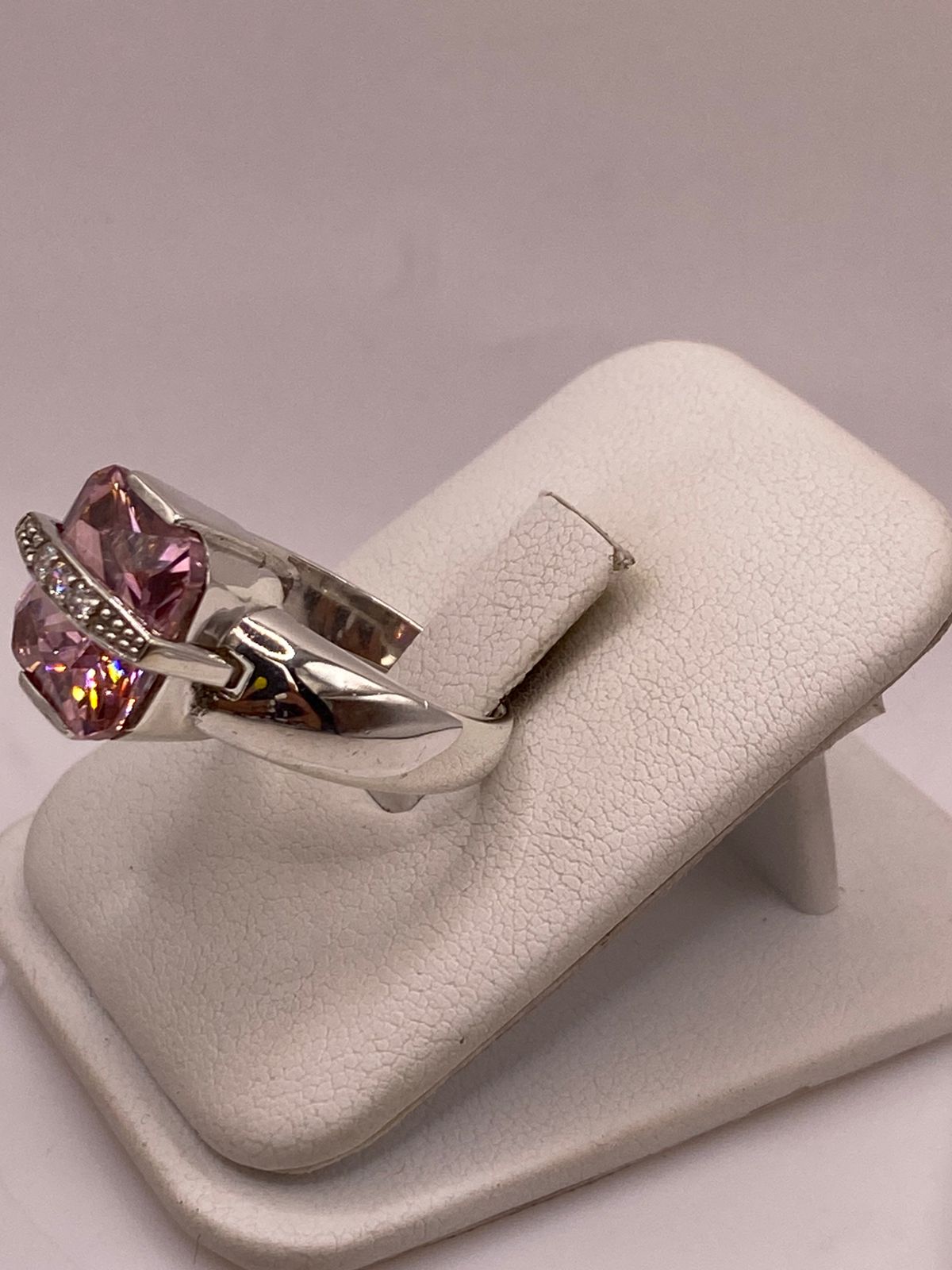 Anillo Cuadrado con Zirconia Rosa en Plata Ley 925