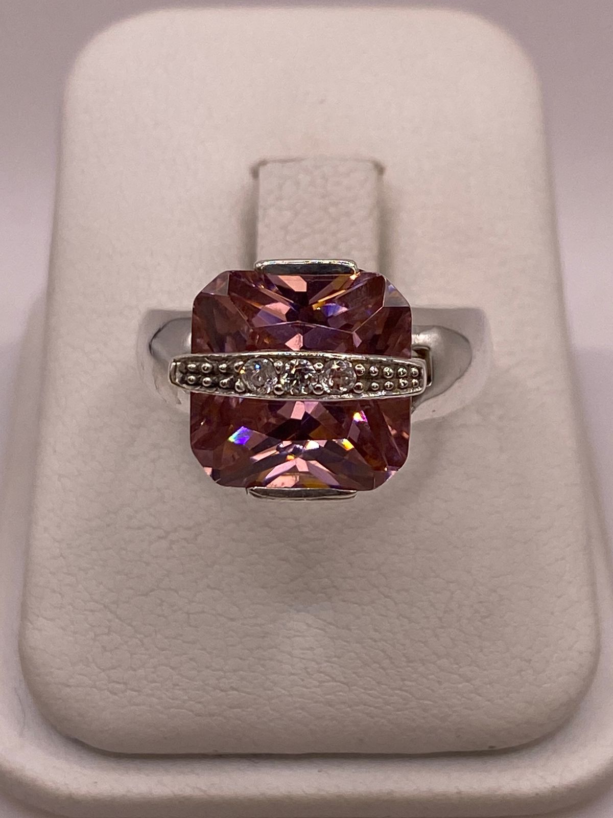 Anillo Cuadrado con Zirconia Rosa en Plata Ley 925