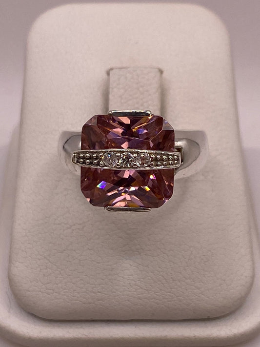 Anillo Cuadrado con Zirconia Rosa en Plata Ley 925, vista frontal