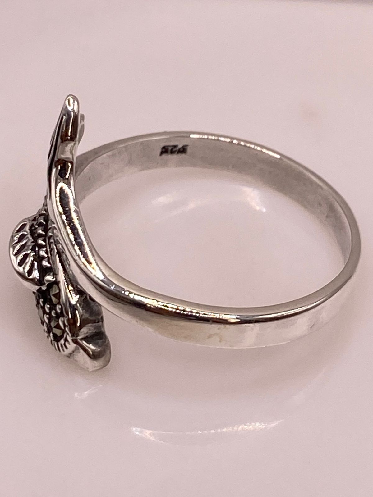 🐬 ANILLO DELFÍN CON MARQUESITAS EN PLATA LEY 925