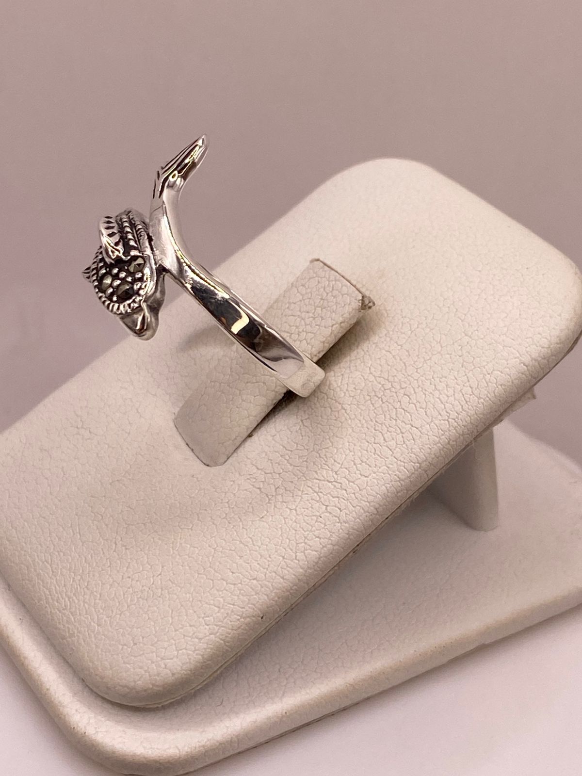 🐬 ANILLO DELFÍN CON MARQUESITAS EN PLATA LEY 925