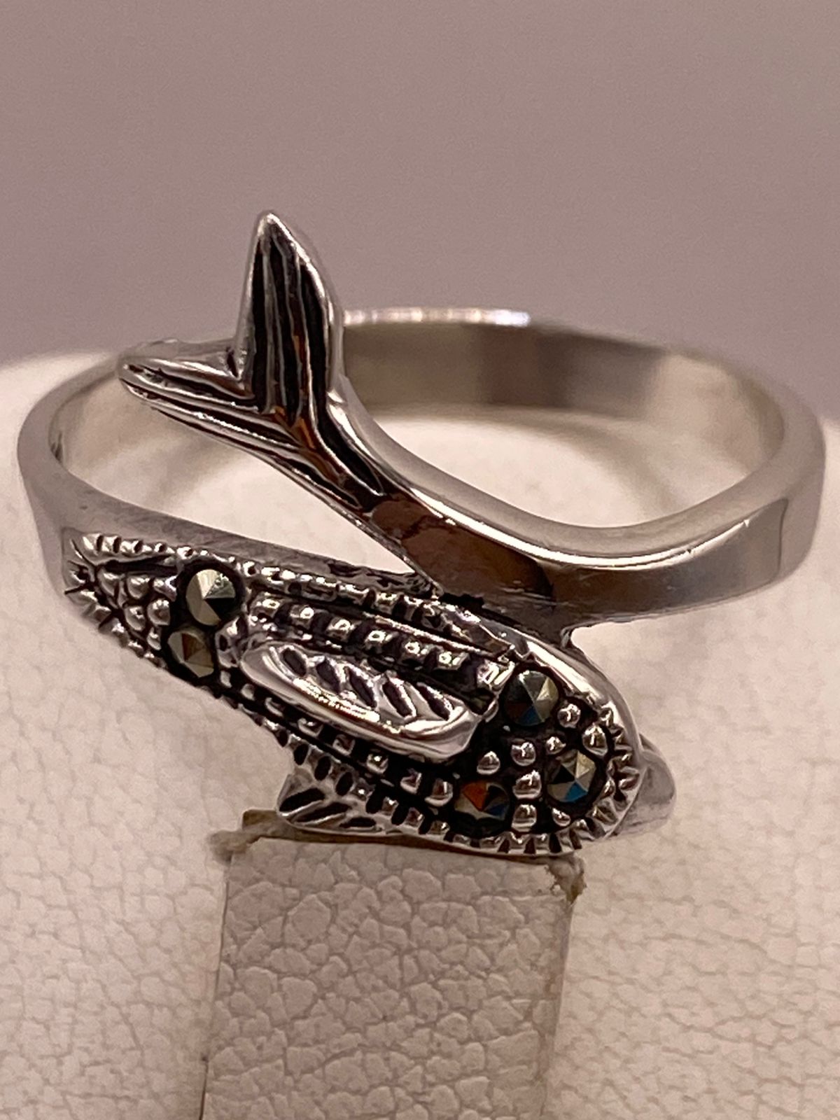 🐬 ANILLO DELFÍN CON MARQUESITAS EN PLATA LEY 925