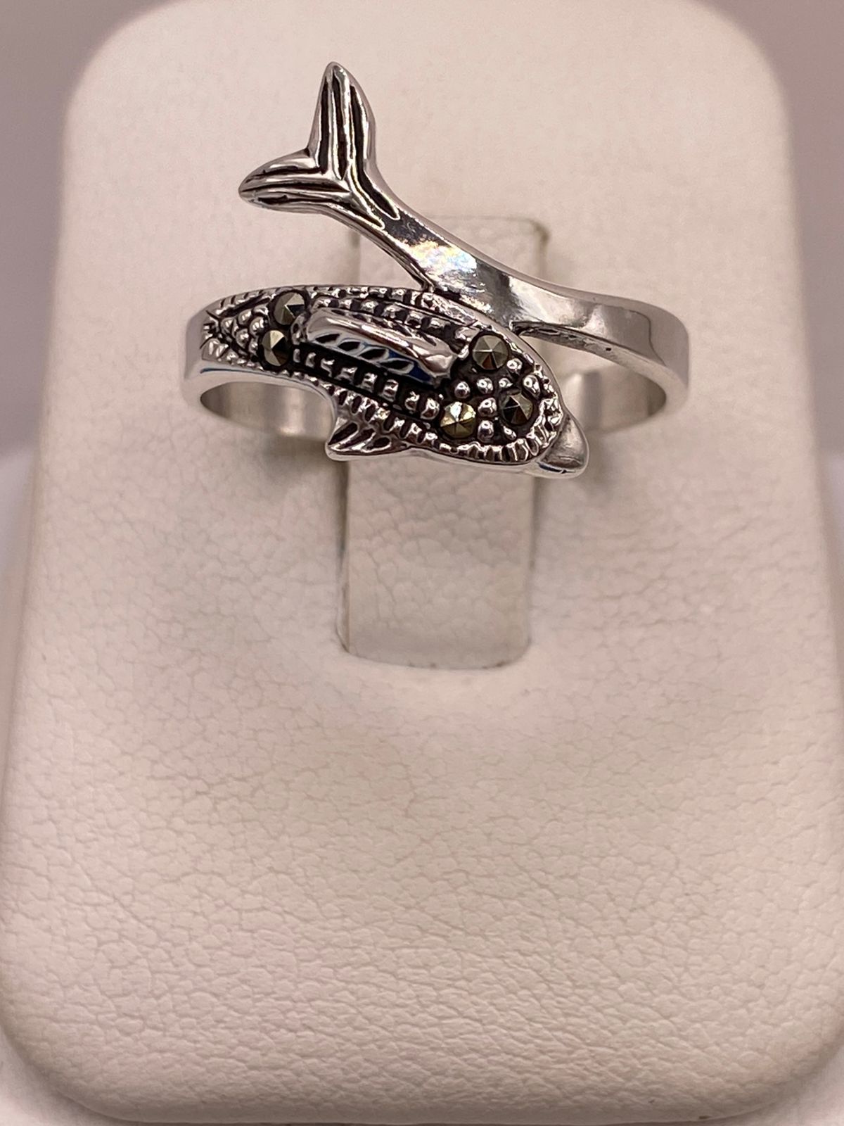 🐬 ANILLO DELFÍN CON MARQUESITAS EN PLATA LEY 925