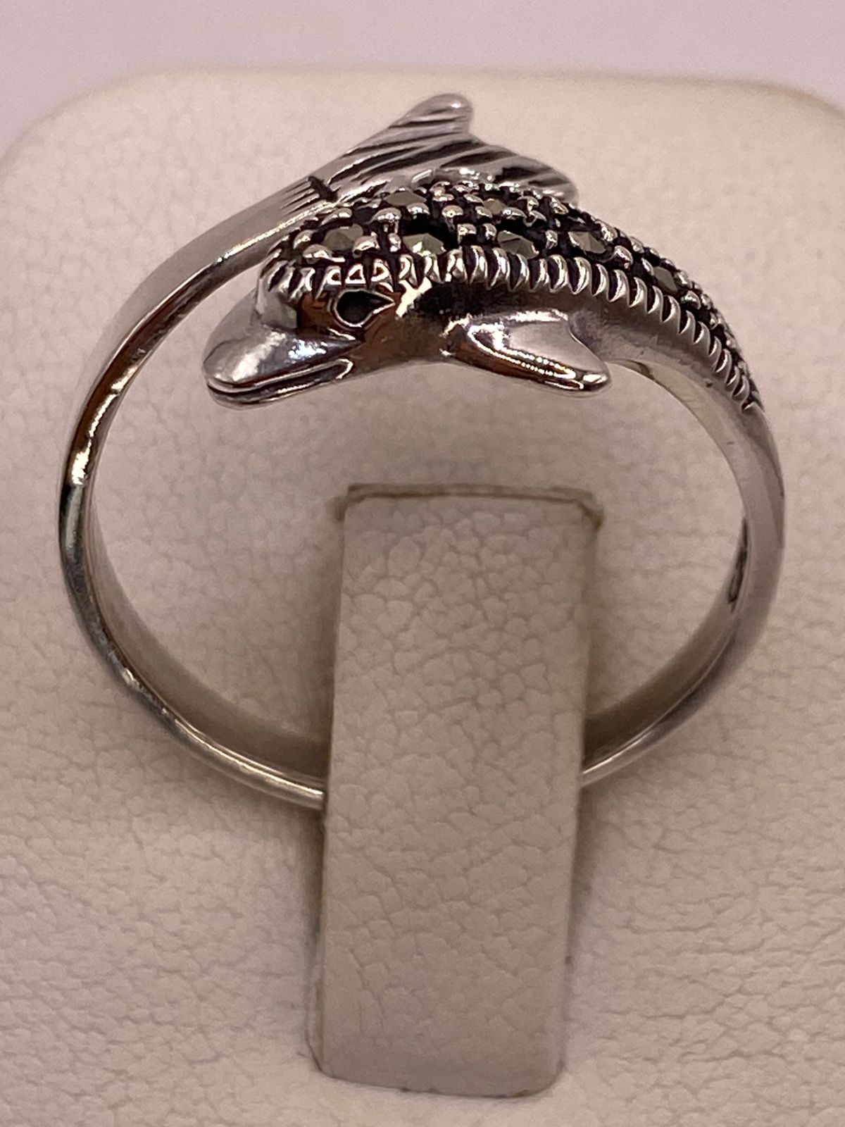 Anillo Delfín Moderno con Marquesitas en Plata Ley 925