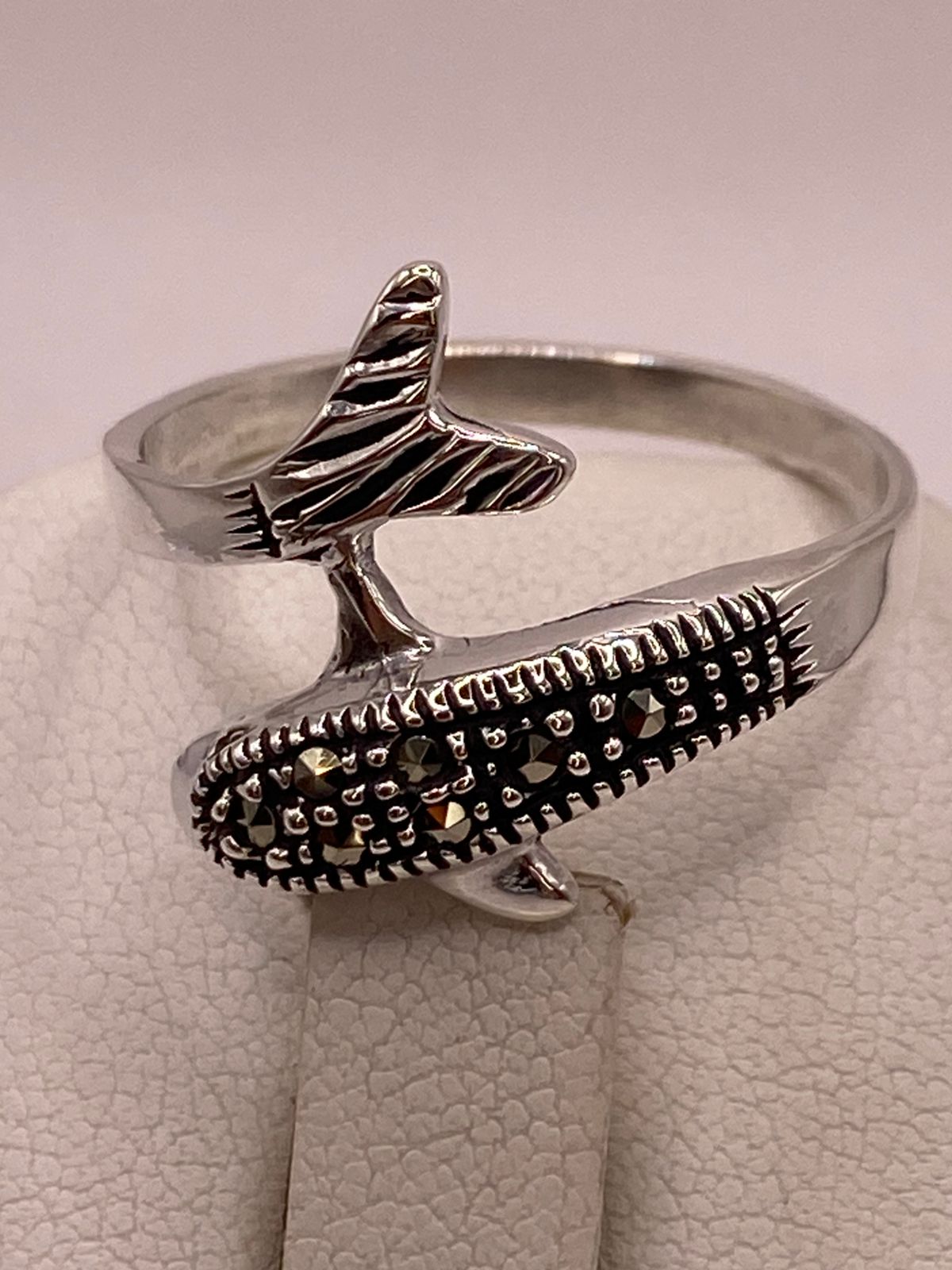 Anillo Delfín Moderno con Marquesitas en Plata Ley 925