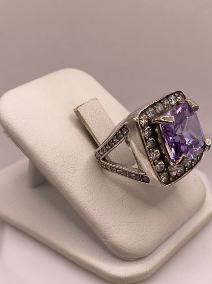 Sello de ley .925 en el interior del anillo solitario con zirconia morada, hecho a mano en Taxco