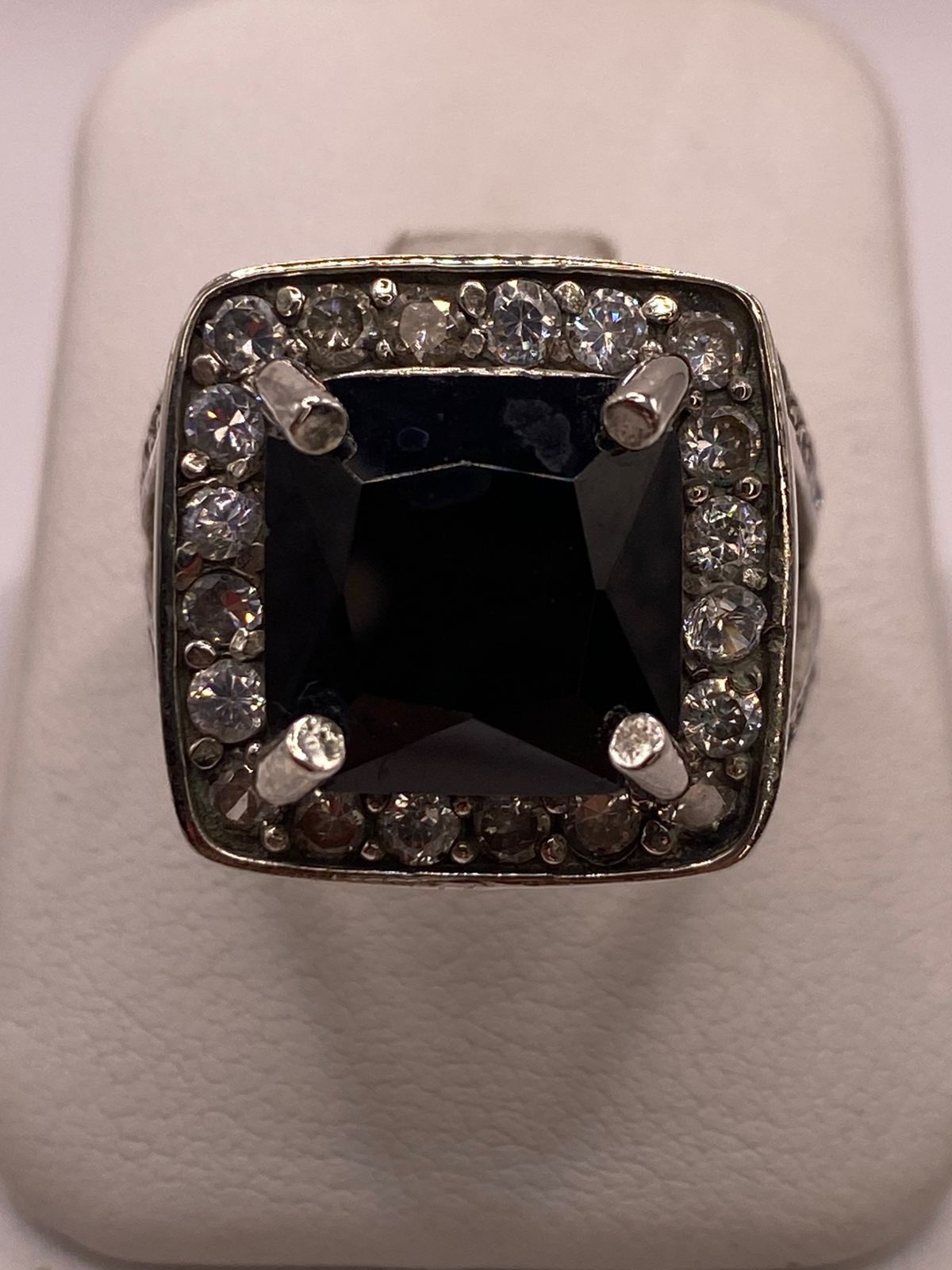Anillo Elegante Cuadrado con Zirconia Negra en Plata Ley 925