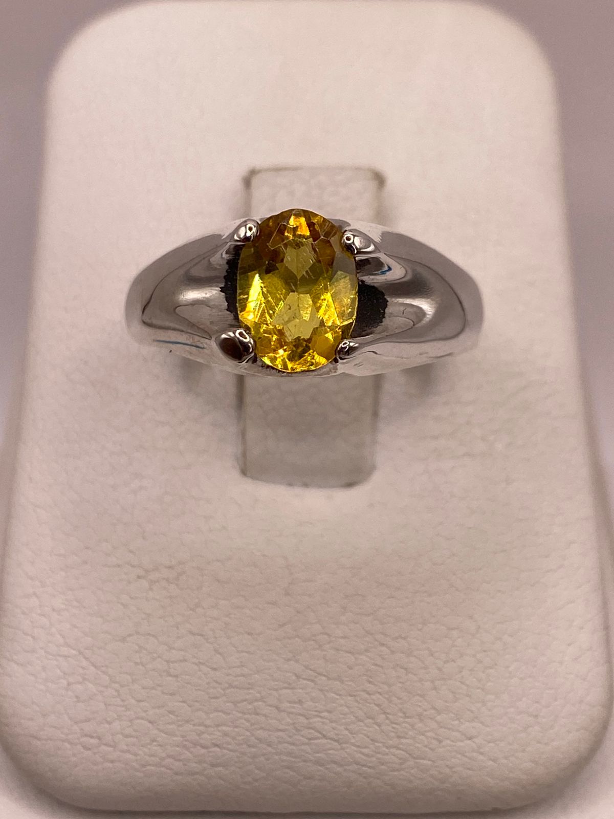 Anillo Elegante con Zirconia Amarilla en Plata Ley 925