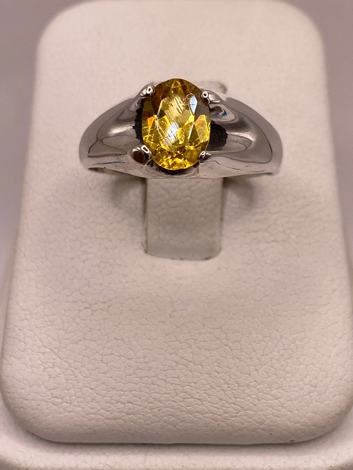 Anillo Elegante con Zirconia Amarilla en Plata Ley 925