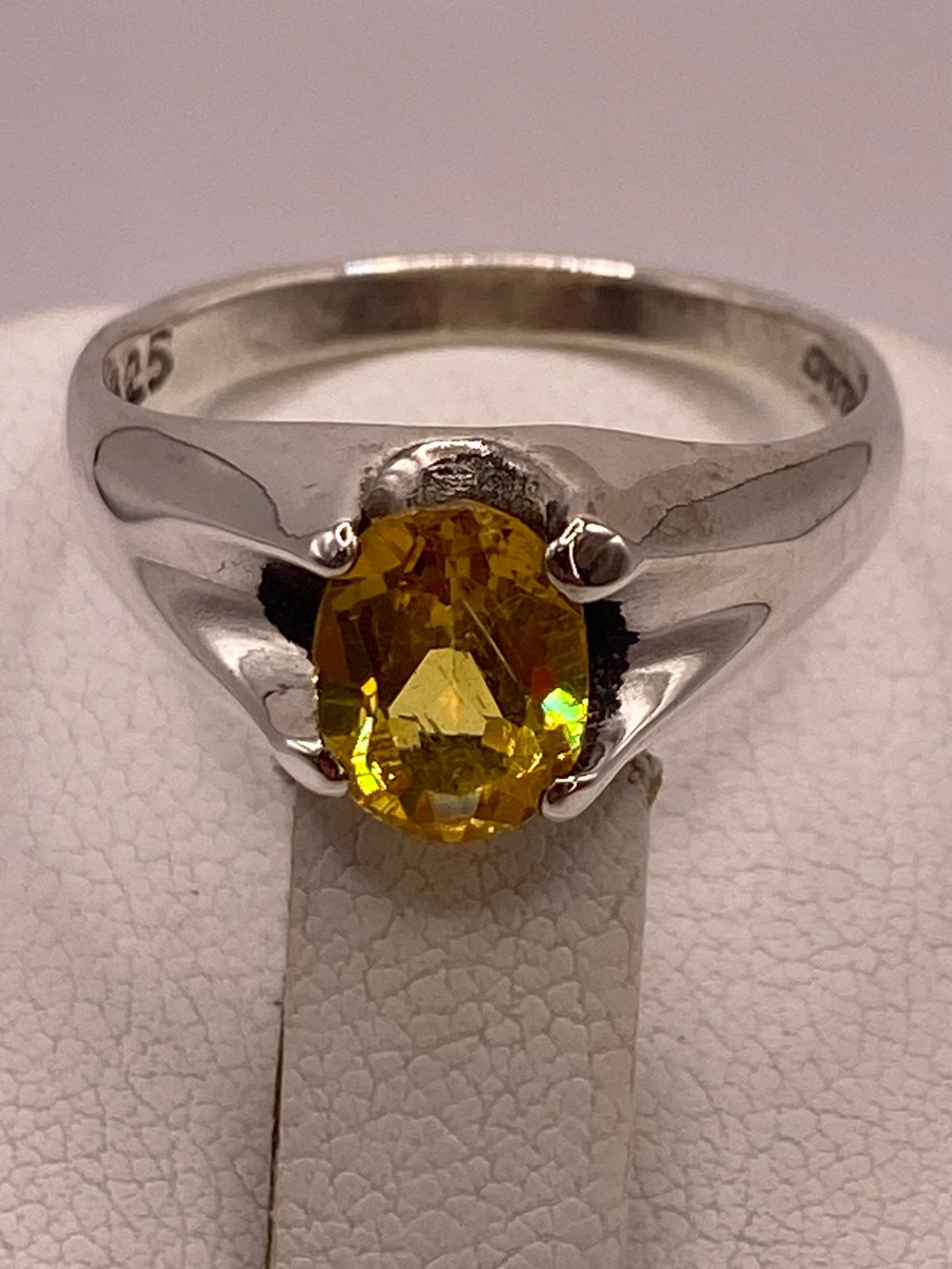 Anillo Elegante con Zirconia Amarilla en Plata Ley 925