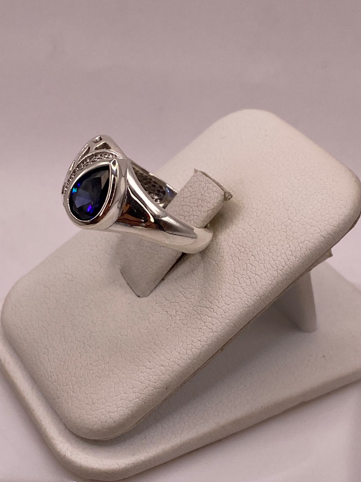 Anillo Elegante con Zirconia Azul en Plata Ley 950