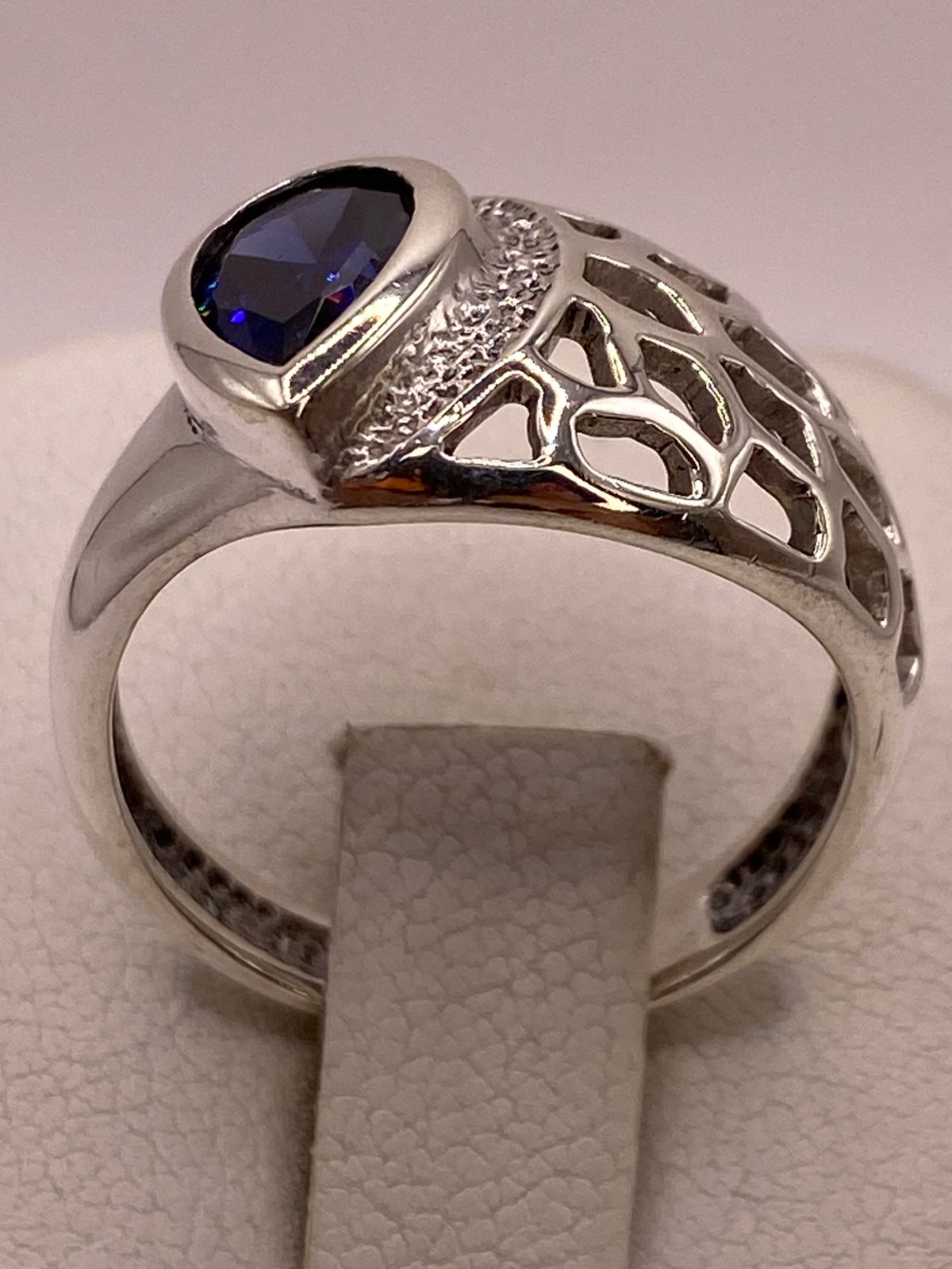 Anillo Elegante con Zirconia Azul en Plata Ley 950