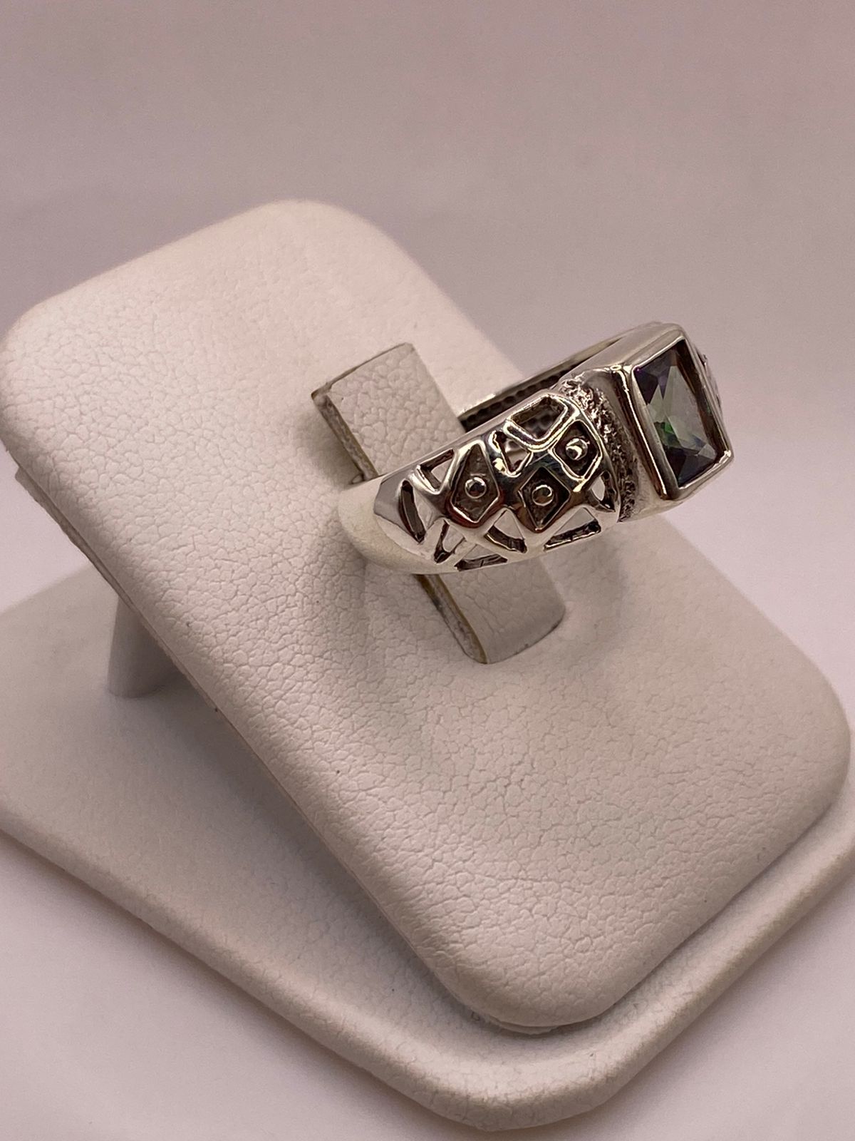 💎 Anillo Elegante con Zirconia Multicolor en Plata Ley 950