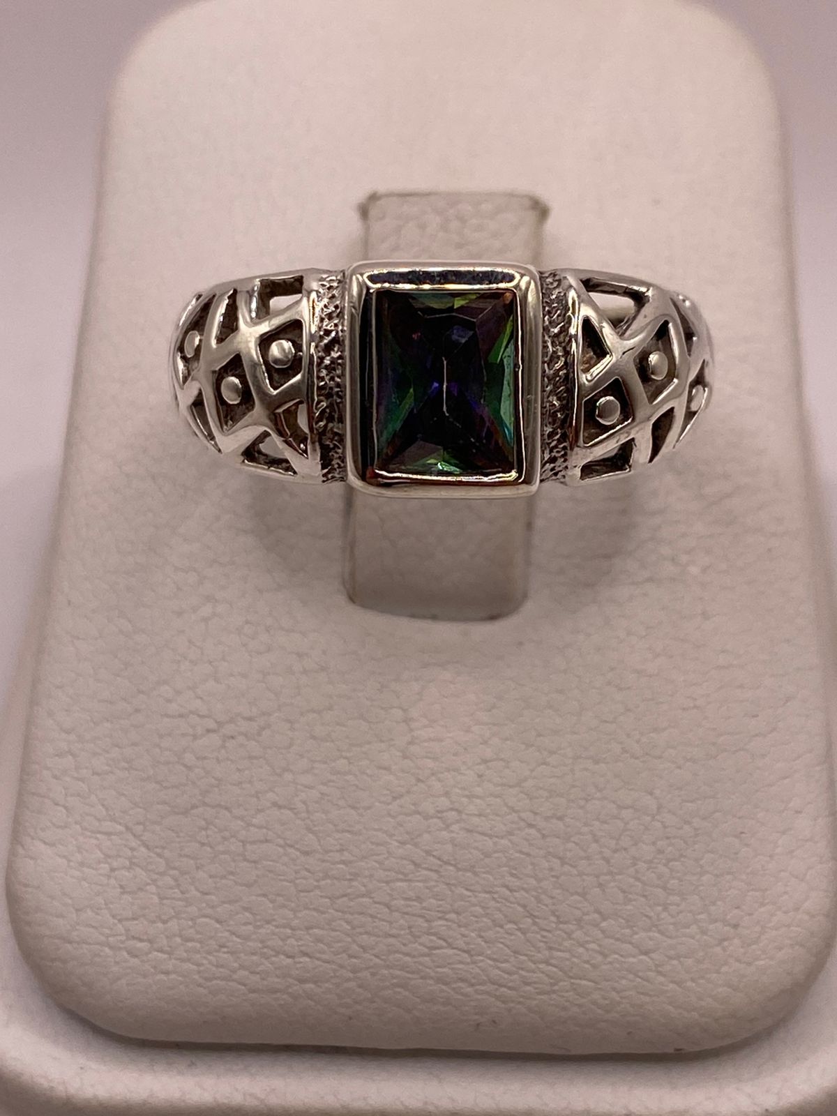 💎 Anillo Elegante con Zirconia Multicolor en Plata Ley 950