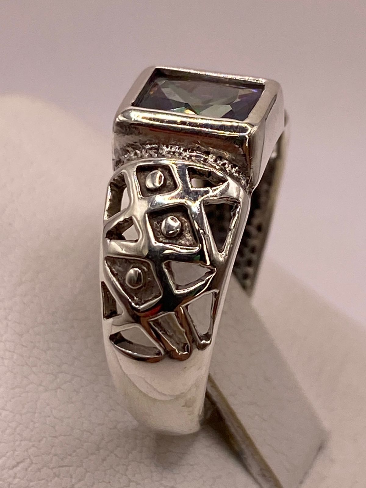 💎 Anillo Elegante con Zirconia Multicolor en Plata Ley 950