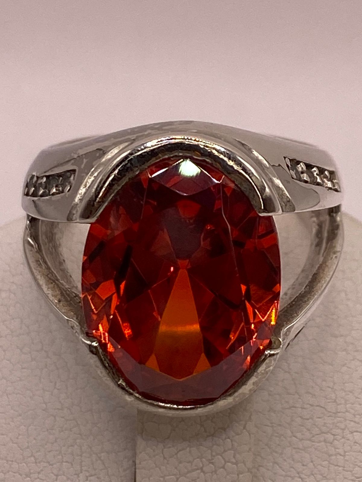 Anillo Elegante con Zirconia Naranja Intensa en Plata Ley 925