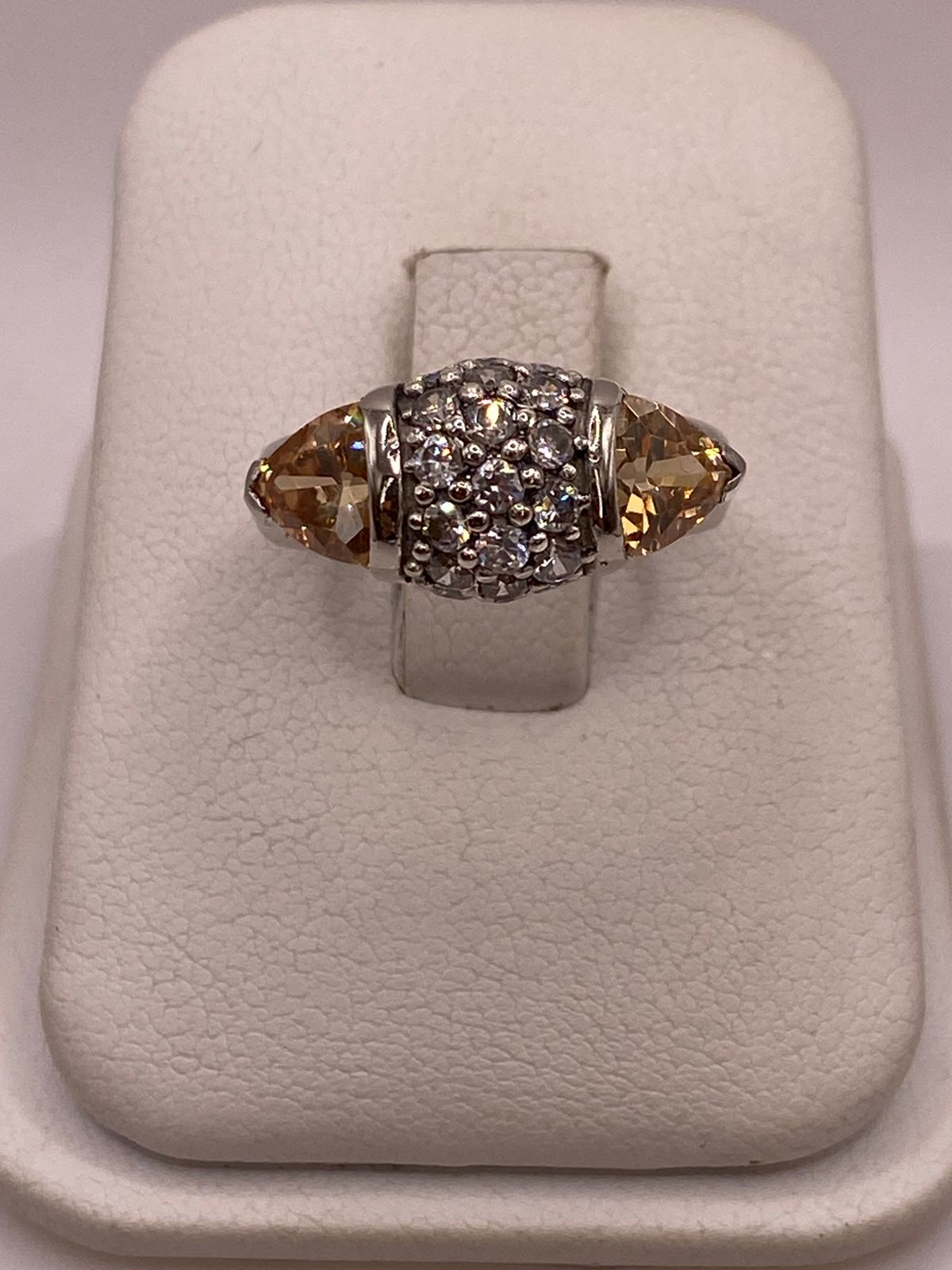 Anillo Elegante con Zirconias Color Champagne en Plata Ley 925
