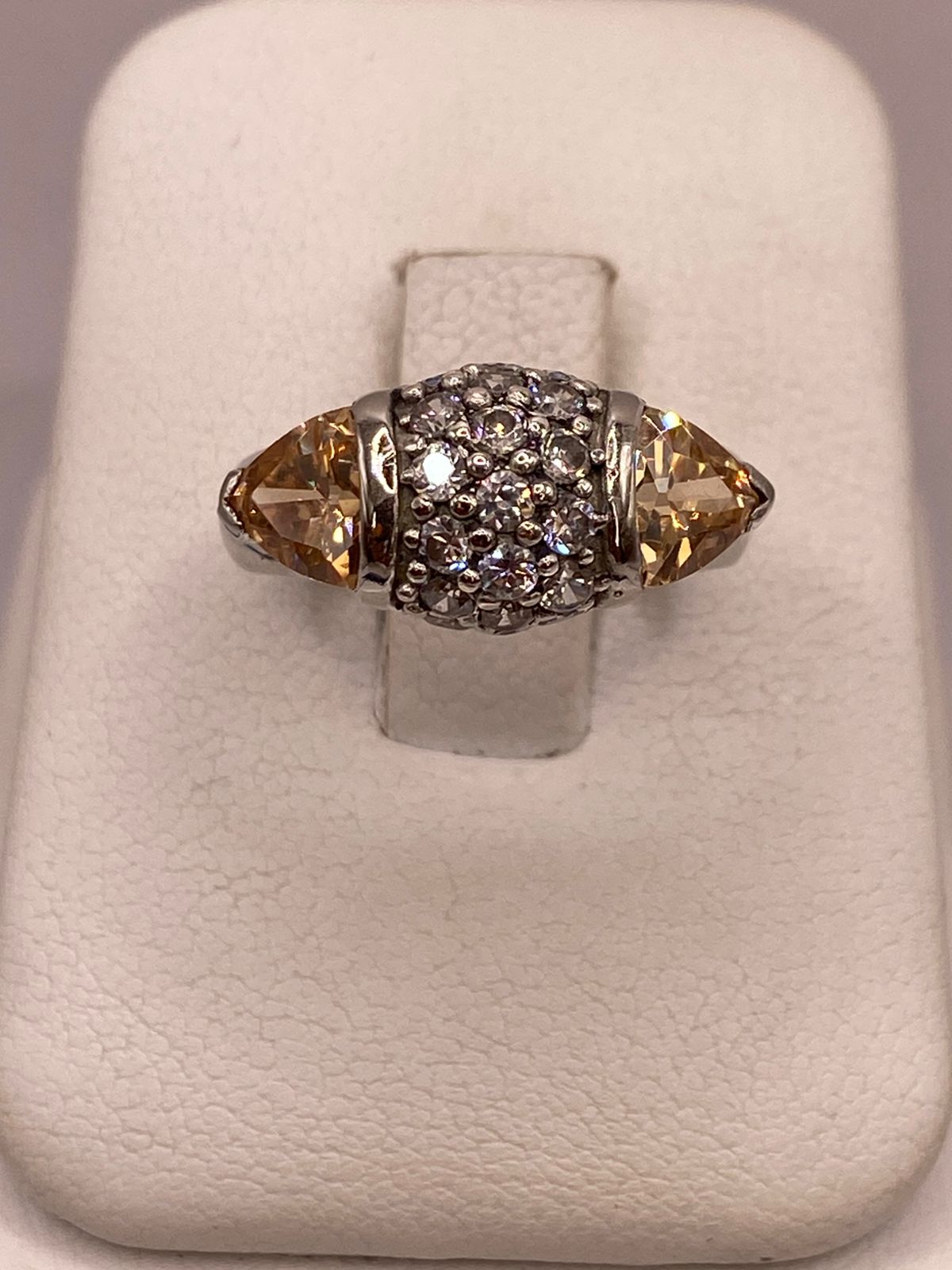 Anillo Elegante con Zirconias Color Champagne en Plata Ley 925