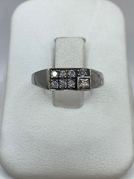 Anillo Elegante con Zirconias en Plata 925