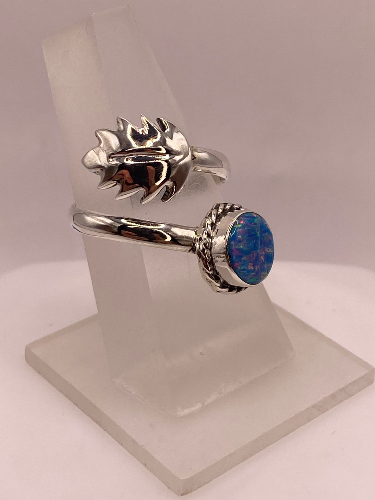 ANILLO ENVOLVENTE AJUSTABLE DE PLATA LEY .925 CON ÓPALO DE FUEGO