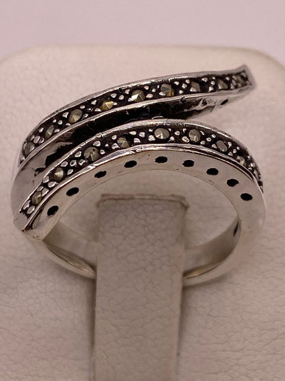 Anillo Envolvente Vintage con Marquesitas en Plata Ley 925, sello de autenticidad Plata Ley .925