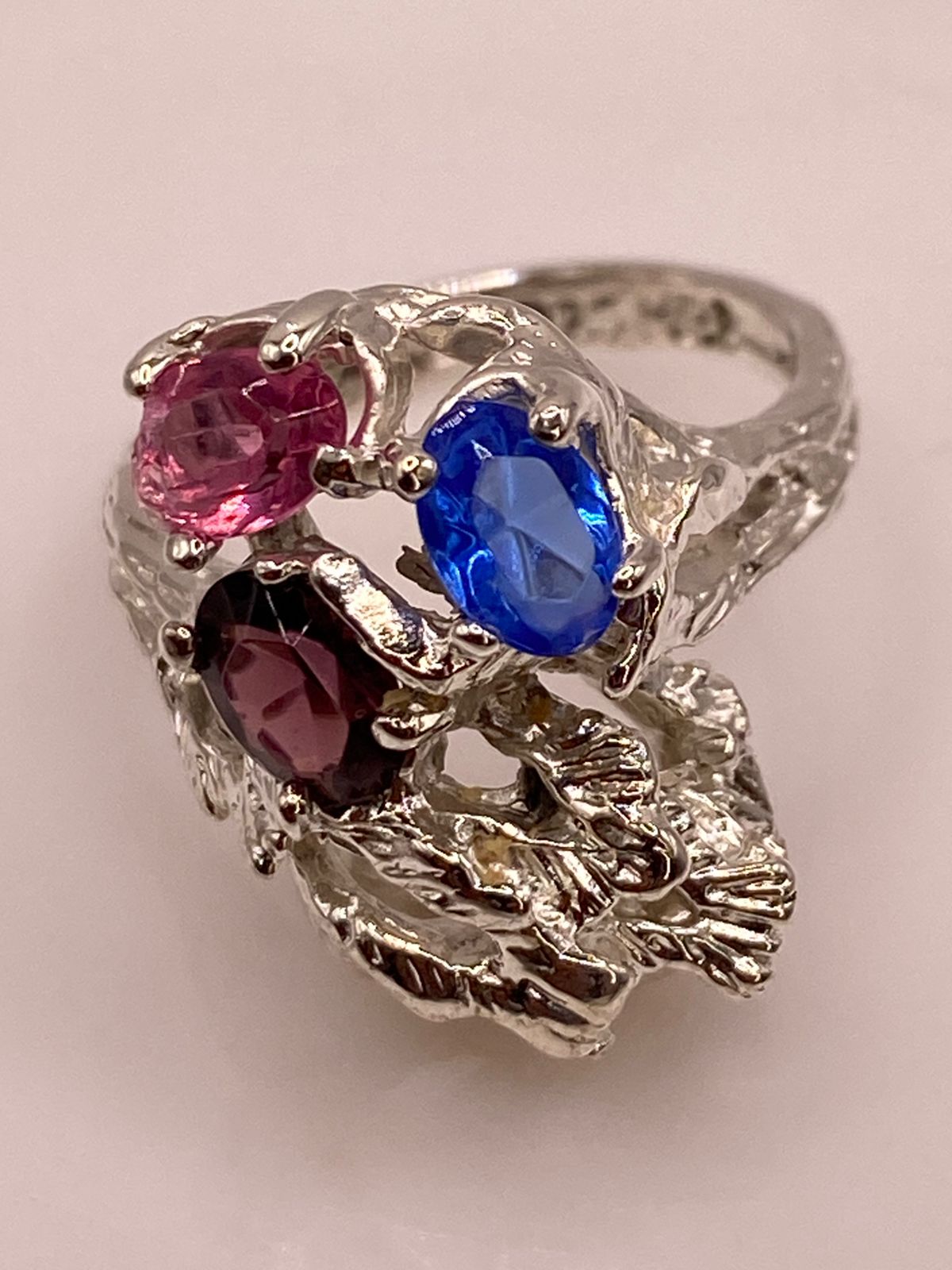 Anillo Escultural en Plata Ley 925 con Zirconias Multicolor