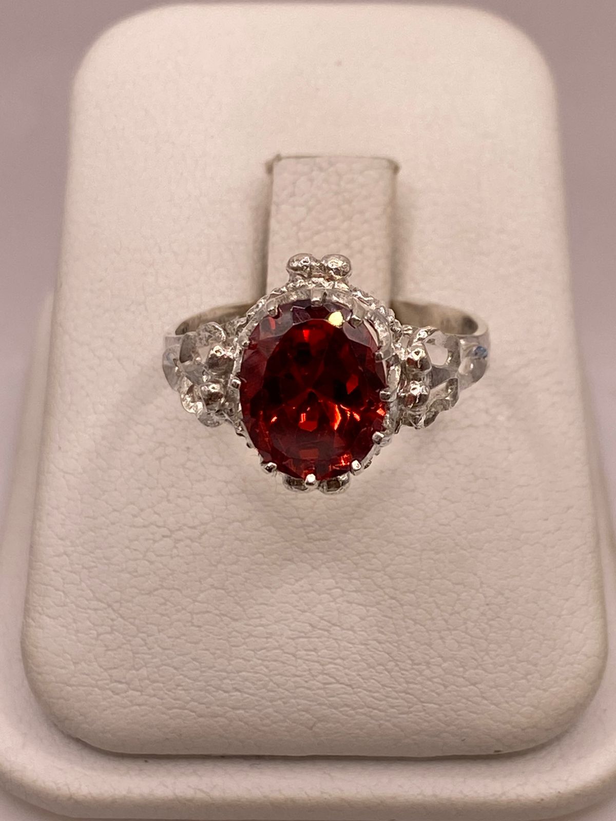 Anillo Estilo Princesa con Zirconia Roja en Plata Ley 925