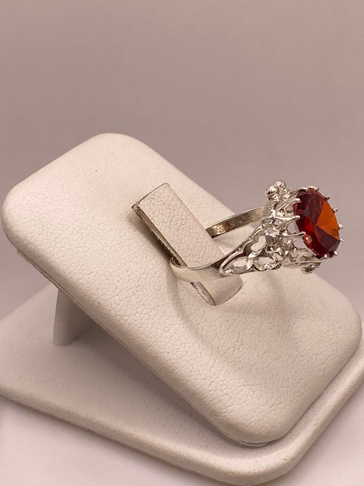 Anillo Estilo Princesa con Zirconia Roja en Plata Ley 925