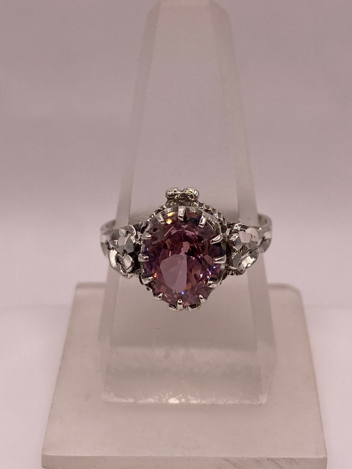 Anillo Estilo Princesa con Zirconia Rosa en Plata Ley .925