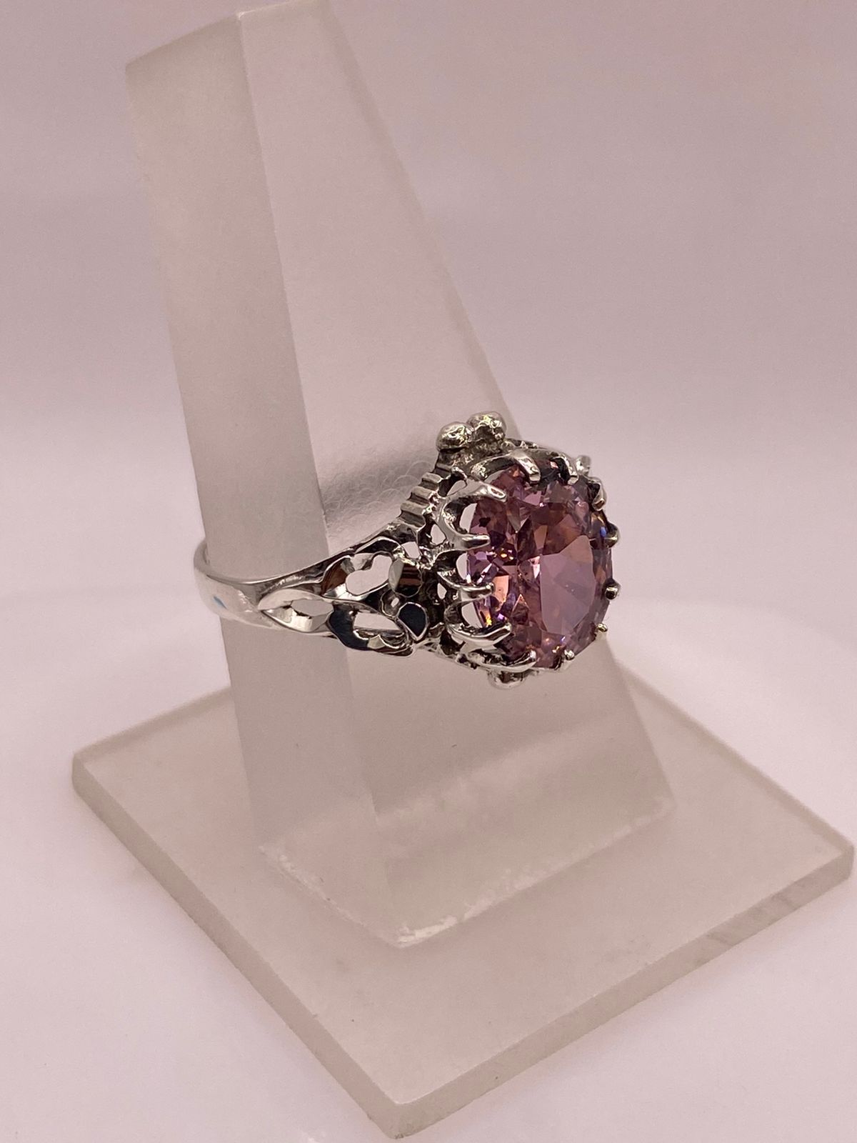 Anillo Estilo Princesa con Zirconia Rosa en Plata Ley .925