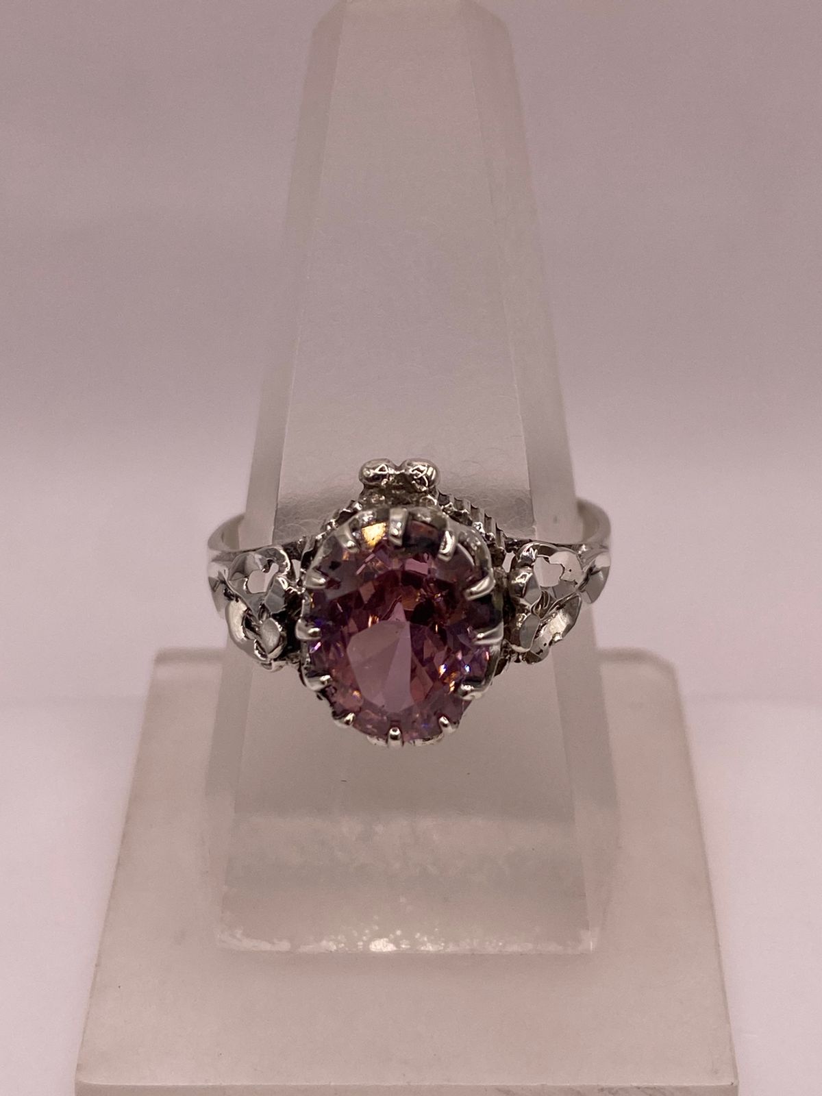 Anillo Estilo Princesa con Zirconia Rosa en Plata Ley .925
