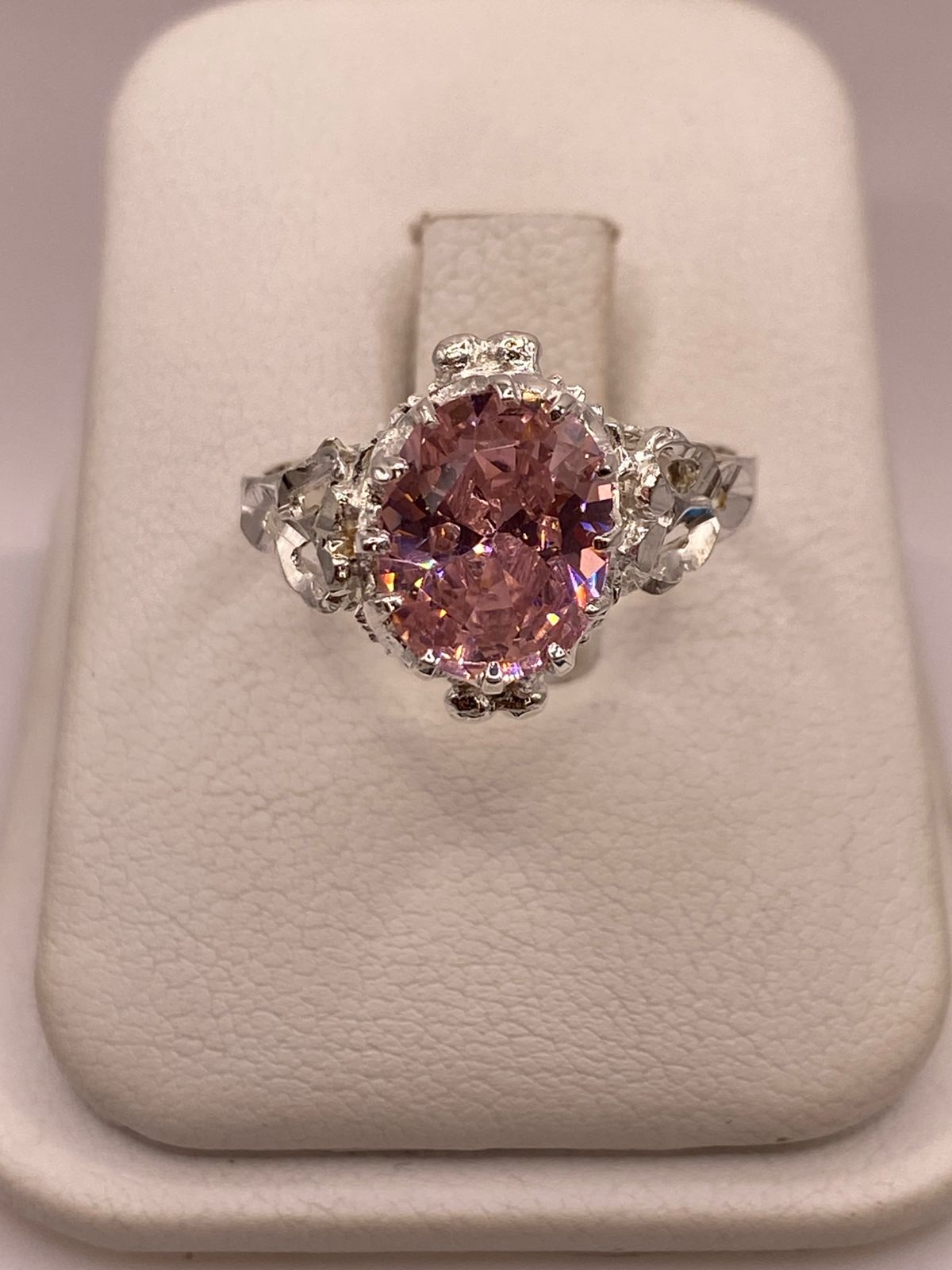 Anillo Estilo Princesa con Zirconia Rosa en Plata Ley 925