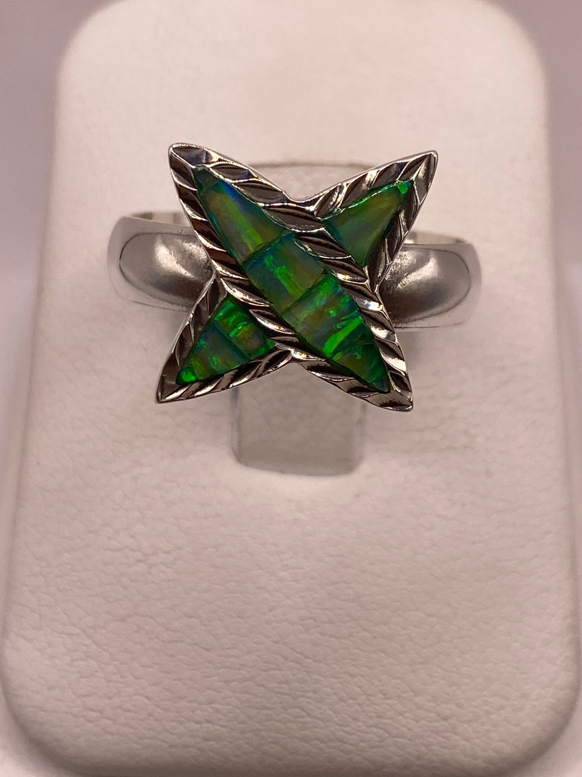 Anillo de Estrella en Plata Ley 950 con Ópalo Verde Azul