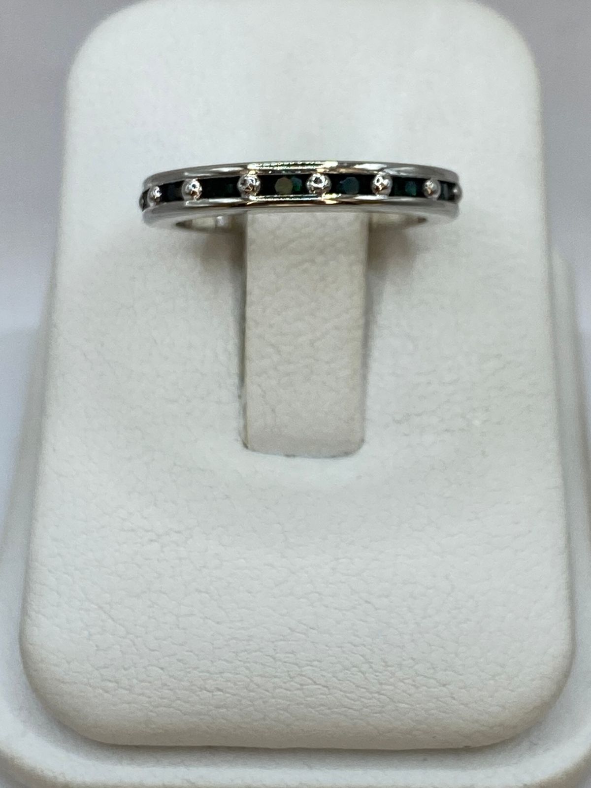 Anillo Eternity con Zirconia Verde Oscuro en Plata 925