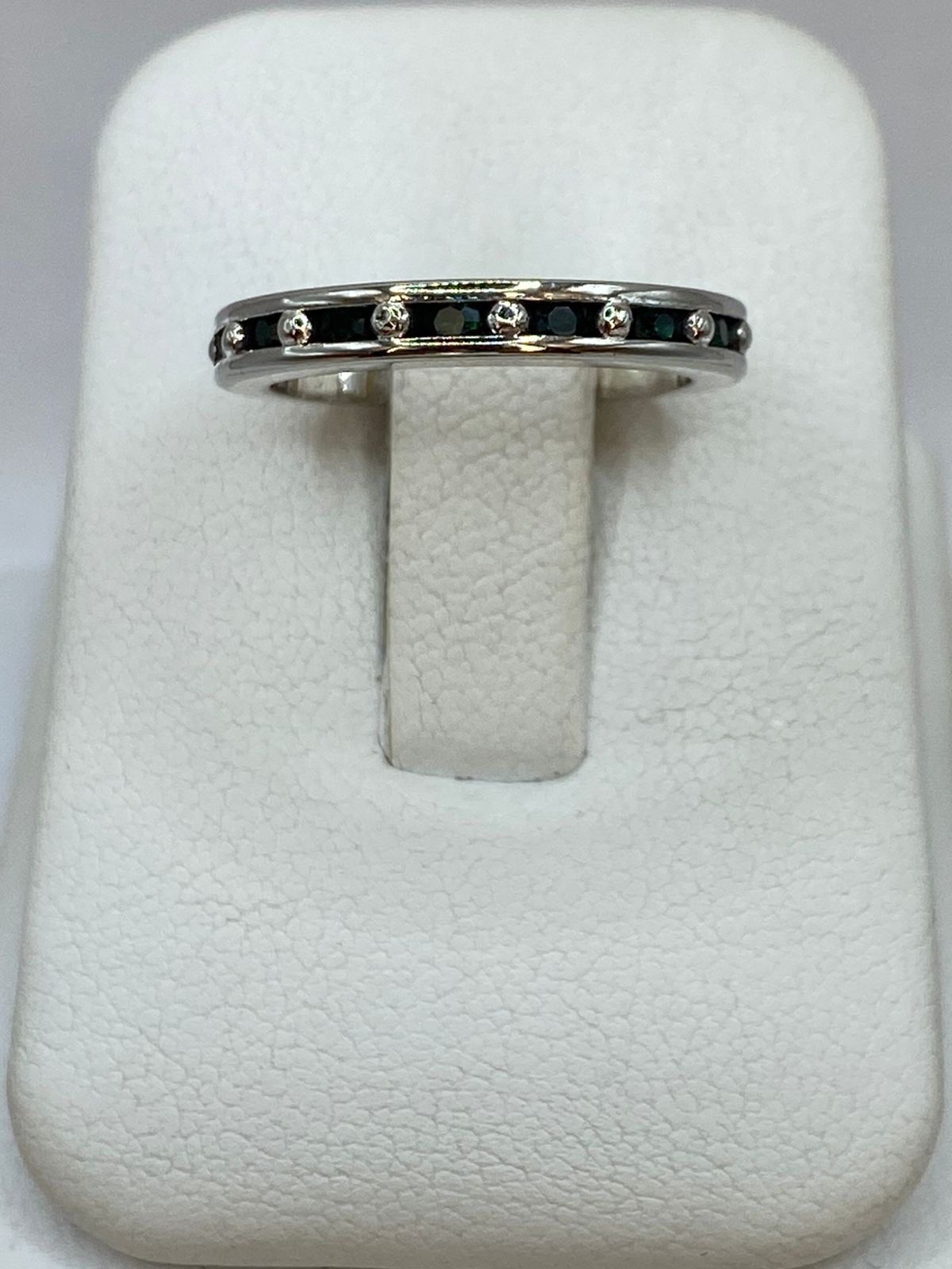 Anillo Eternity con Zirconia Verde Oscuro en Plata 925