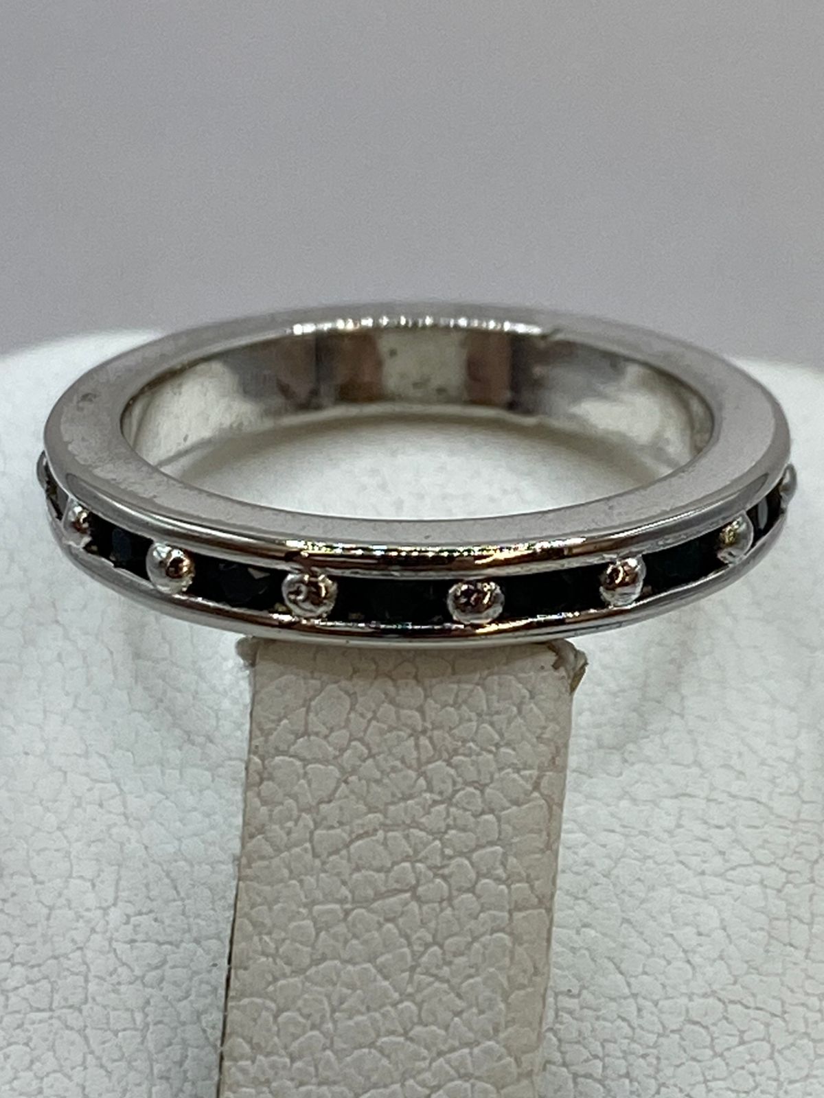 Anillo Eternity con Zirconia Verde Oscuro en Plata 925
