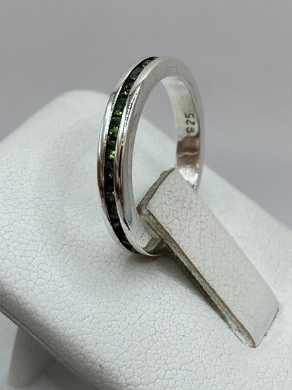 Anillo Eternity con Zirconia Verde en Plata 925