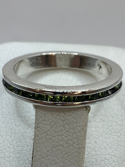 Anillo Eternity con Zirconia Verde en Plata 925