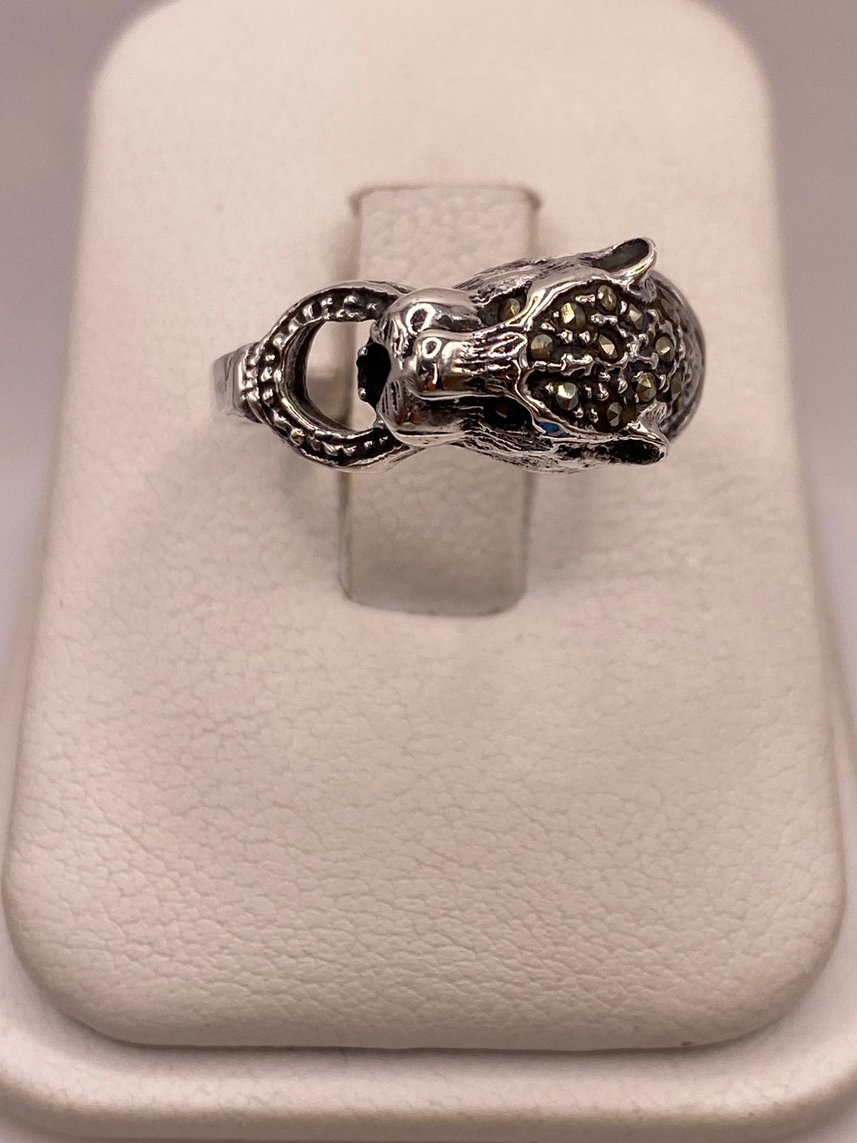 Anillo Felino Vintage con Marquesitas en Plata Ley 925, vista lateral