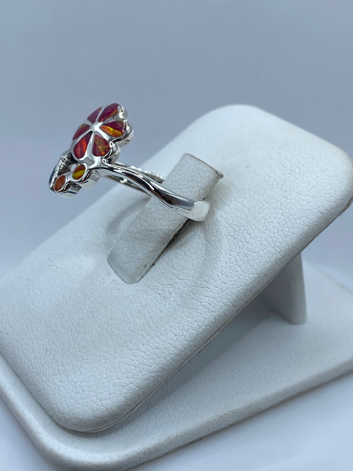 Anillo Flor de Plata Ley 925 con Ópalo de Fuego y Zirconia