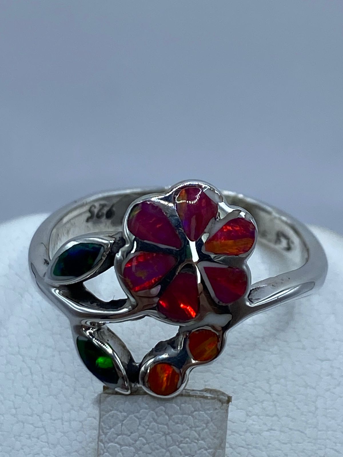 Anillo Flor de Plata Ley 925 con Ópalo de Fuego y Zirconia