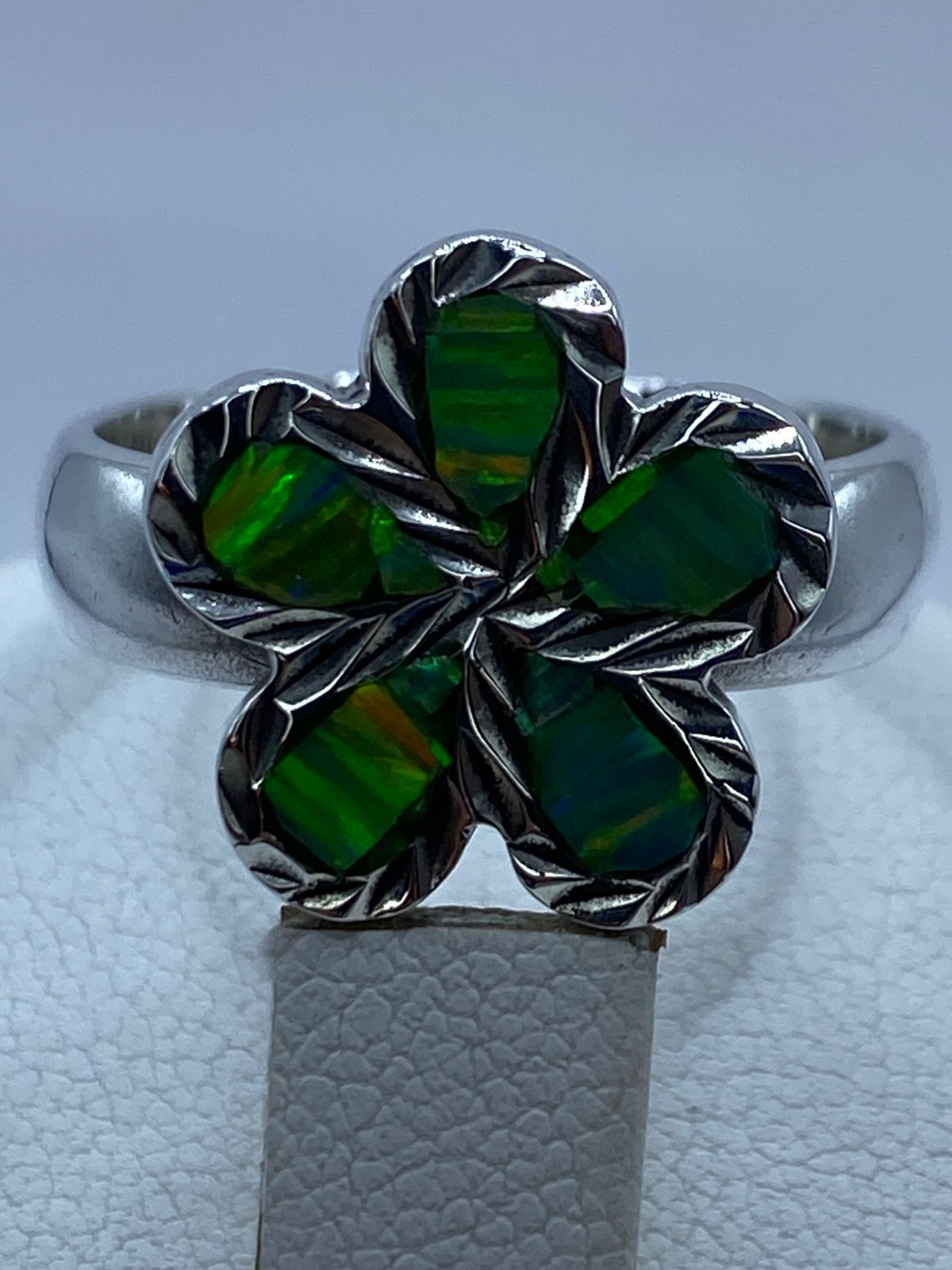 Anillo Flor de Plata .950 con Ópalo de Fuego