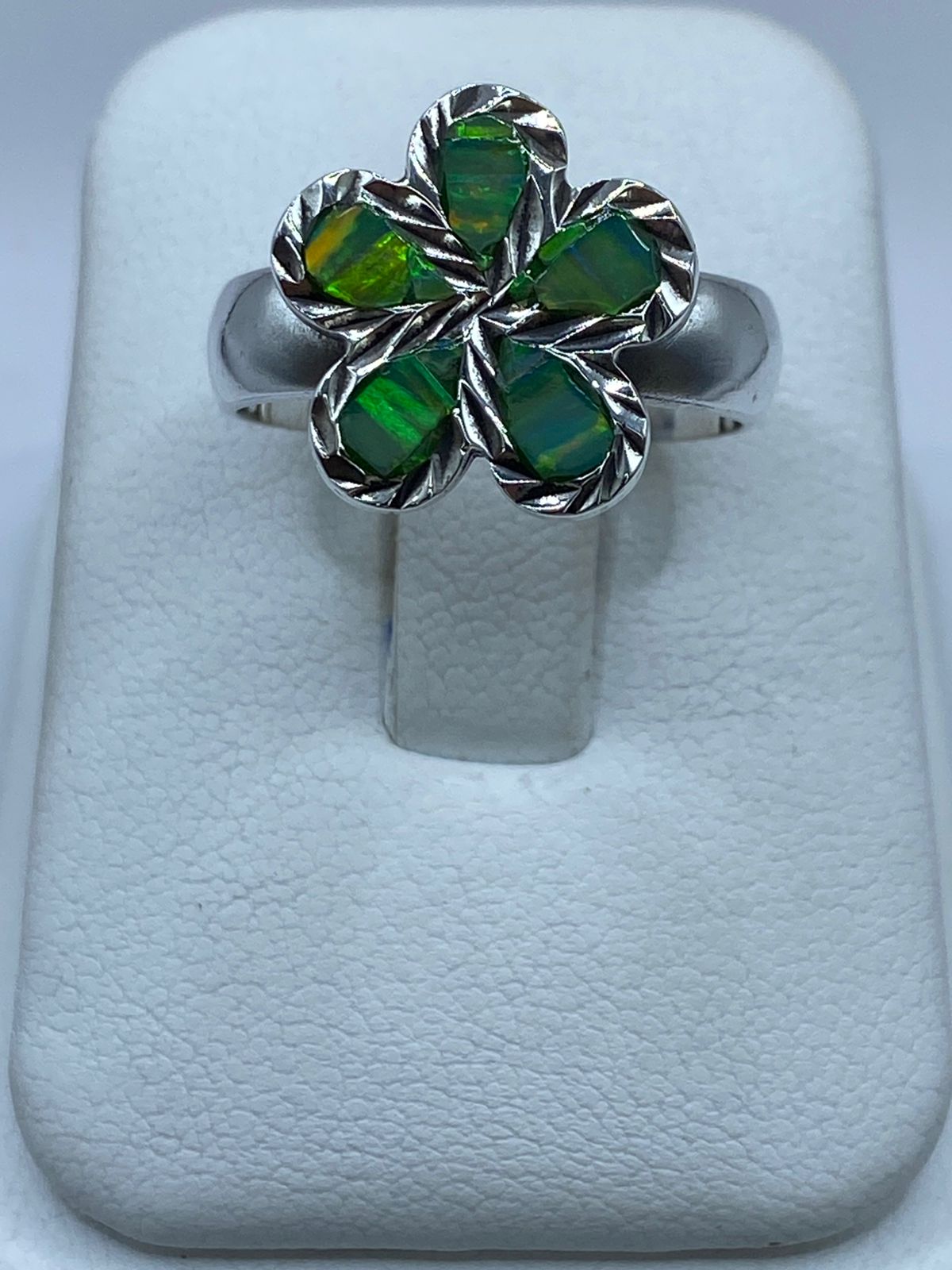 Anillo Flor de Plata .950 con Ópalo de Fuego