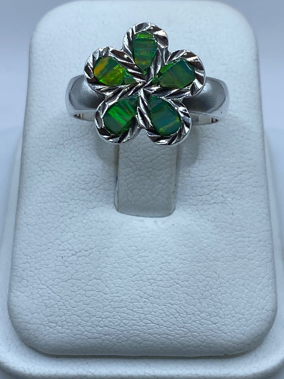 Anillo Flor de Plata .950 con Ópalo de Fuego