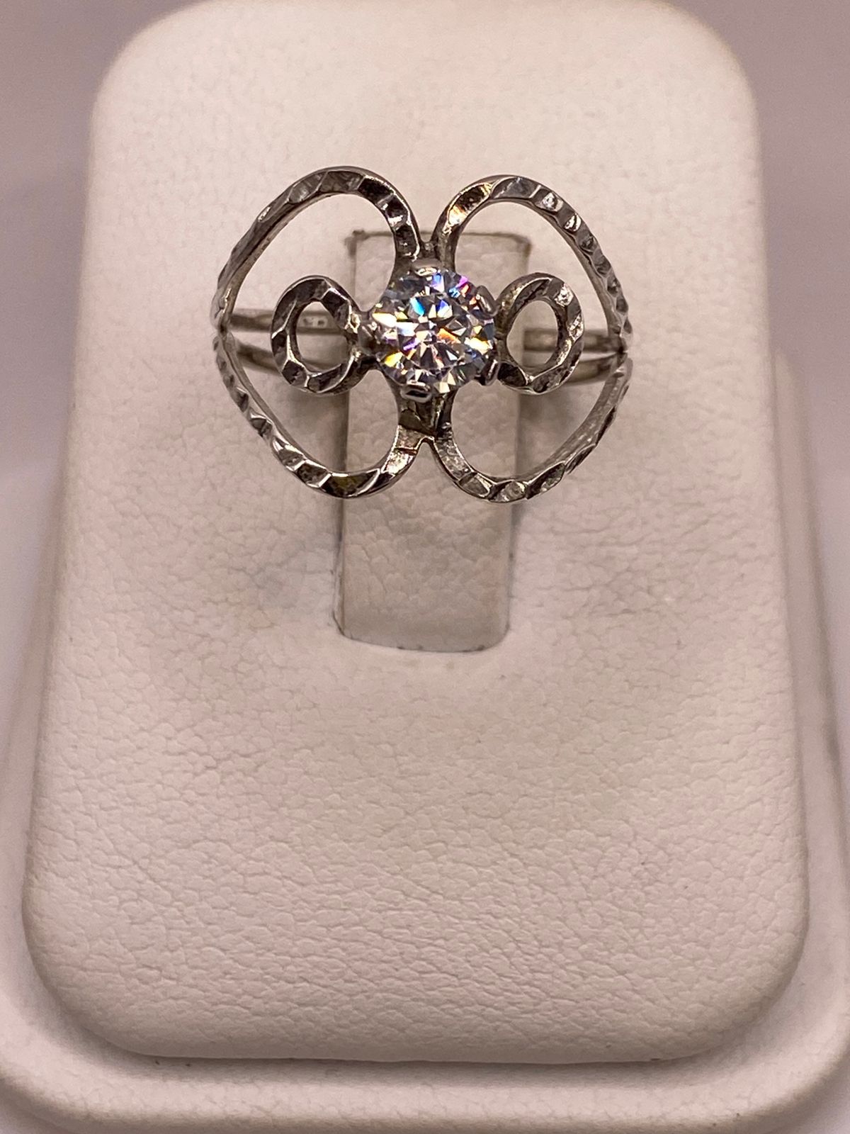 Anillo Floral Abstracto con Zirconia en Plata 925