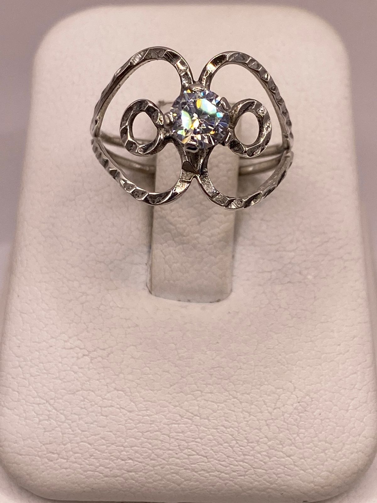 Anillo Floral Abstracto con Zirconia en Plata 925