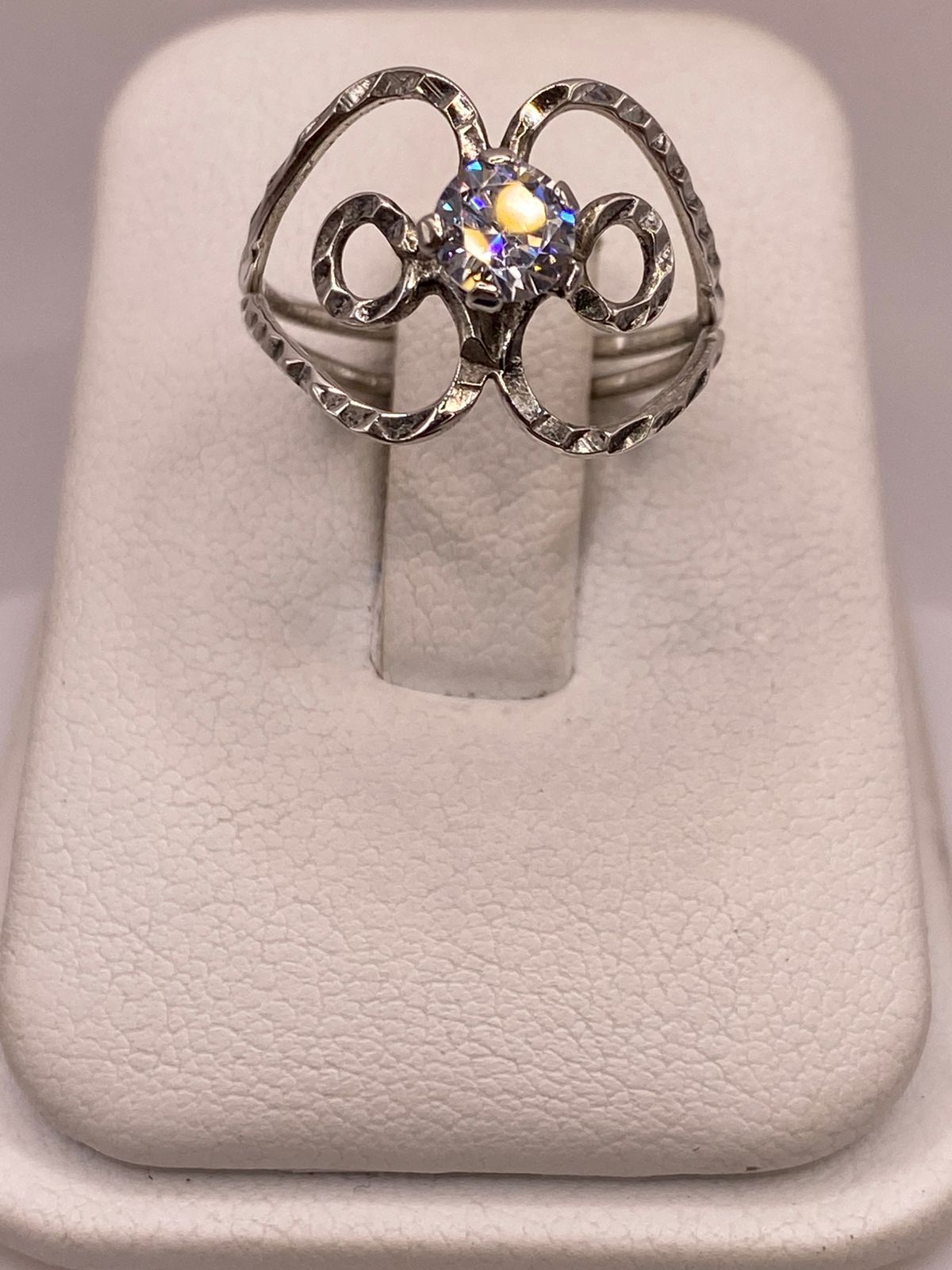 Anillo Floral Abstracto con Zirconia en Plata 925