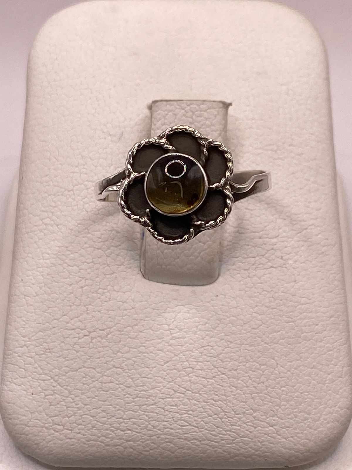 ANILLO FLORAL ARTESANAL DE PLATA LEY 925 CON ÁMBAR AHUMADO